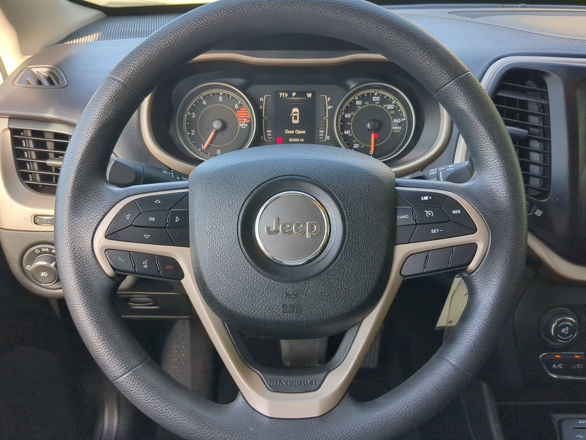 Used 2018 Jeep Cherokee Latitude w/ Safety Group FWD image 64