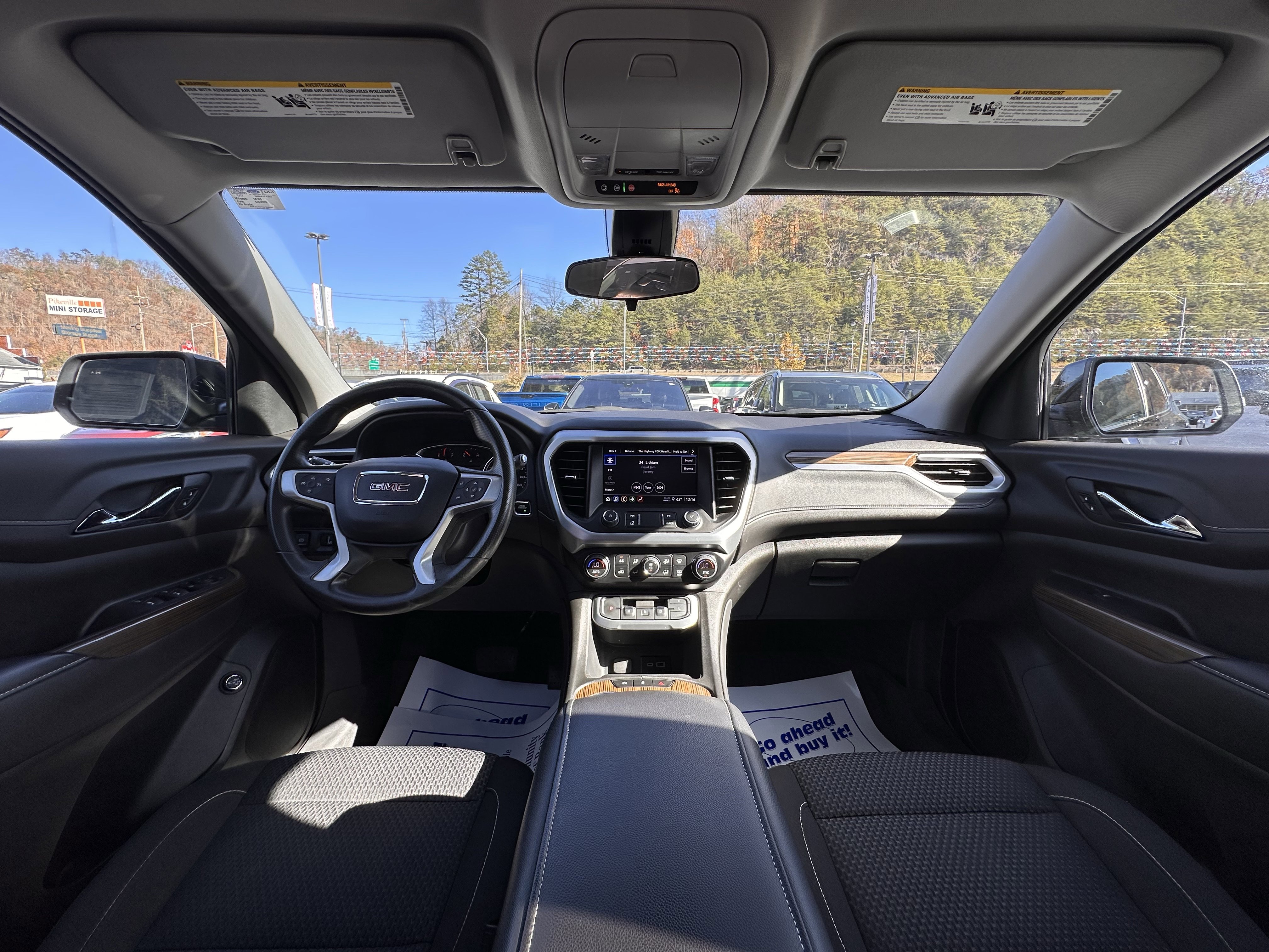 Used 2023 GMC Acadia SLE w/ Driver Convenience Package image 6