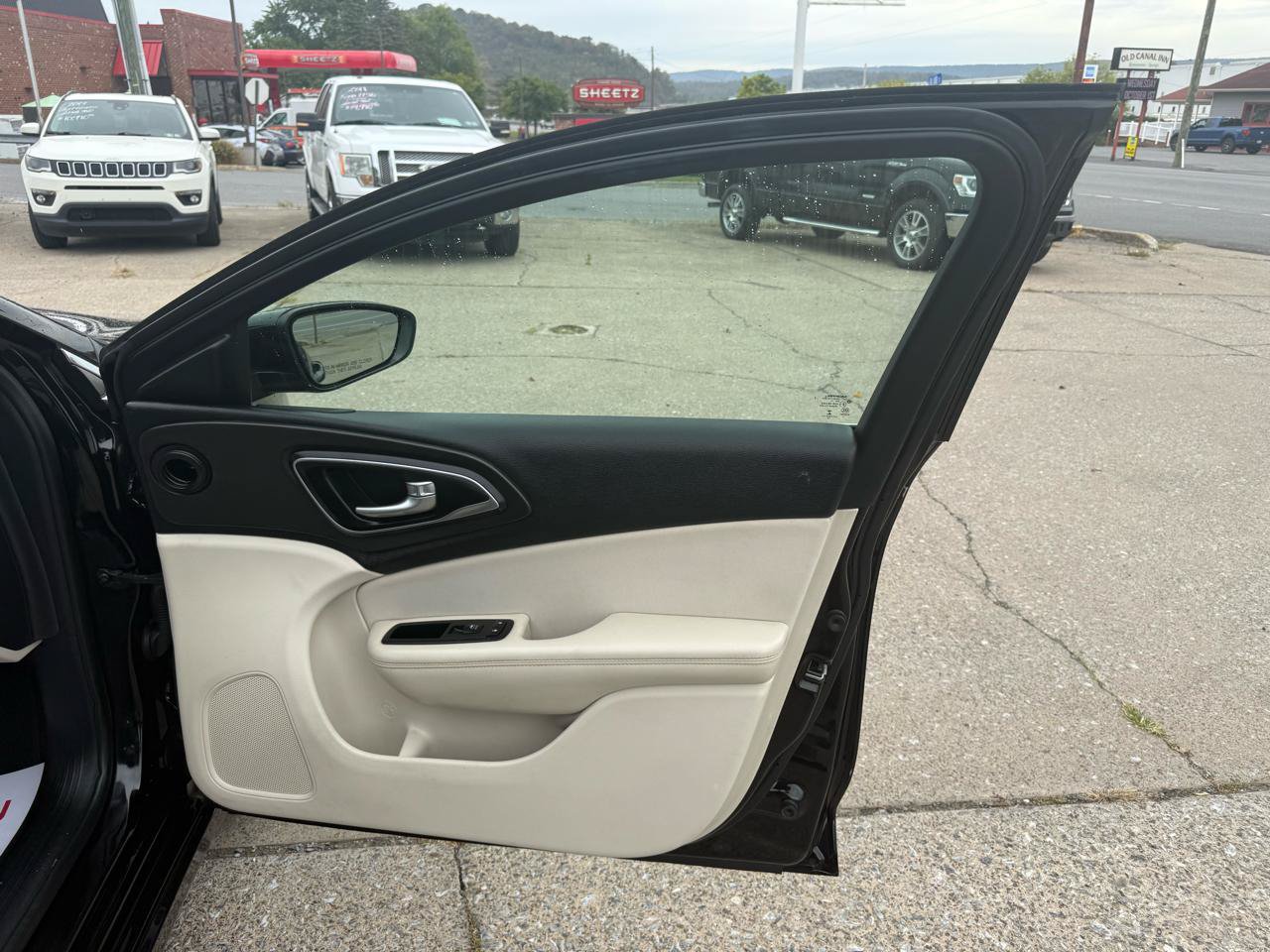 Used 2015 Chrysler 200 Limited FWD image 55
