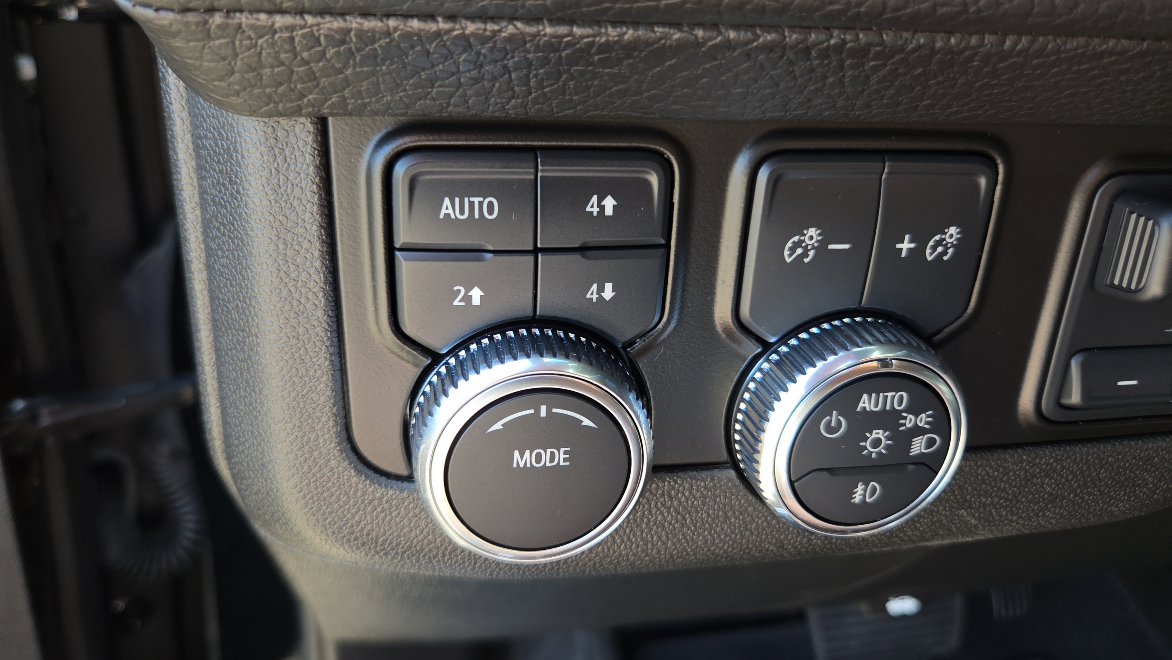 Used 2024 GMC Yukon XL Denali w/ Advanced Technology Package AWD/4WD image 33