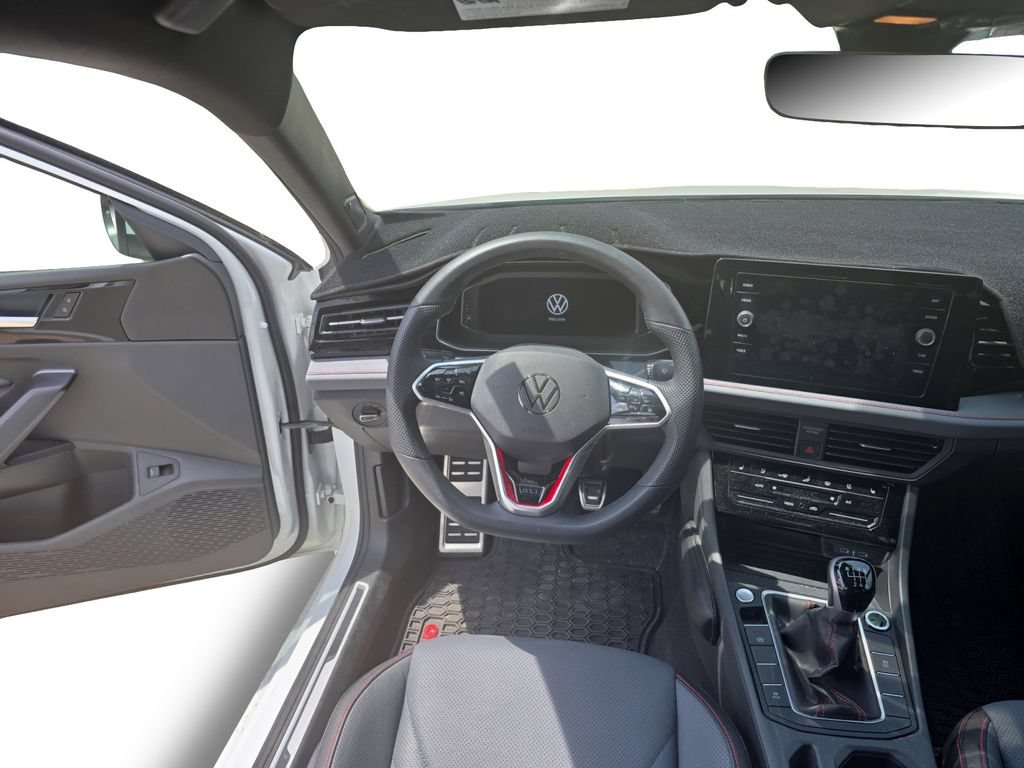 Used 2025 Volkswagen Jetta GLI Autobahn FWD image 9
