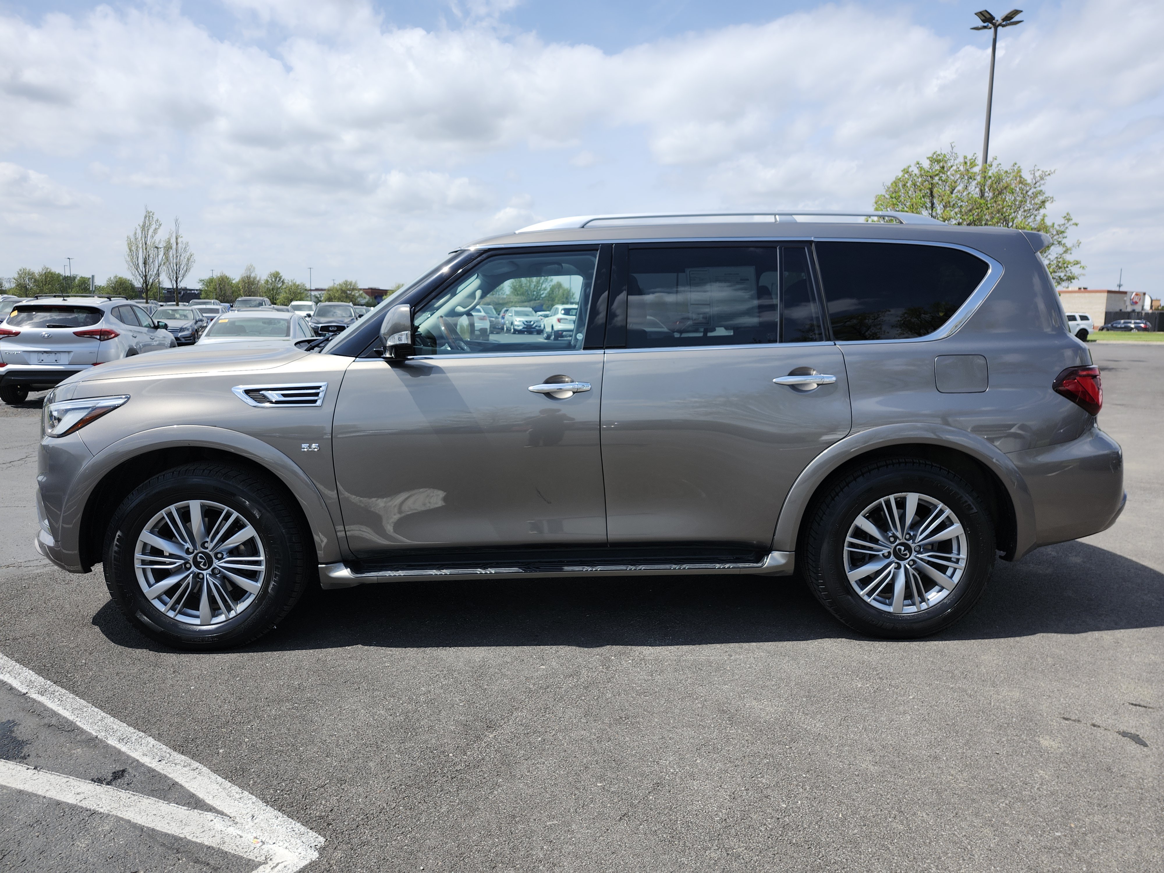 Used 2019 INFINITI QX80 Luxe w/ Proassist Package AWD/4WD image 16