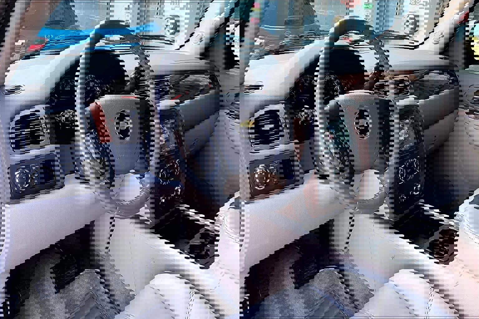 Used 2010 Chevrolet Suburban LT image 17