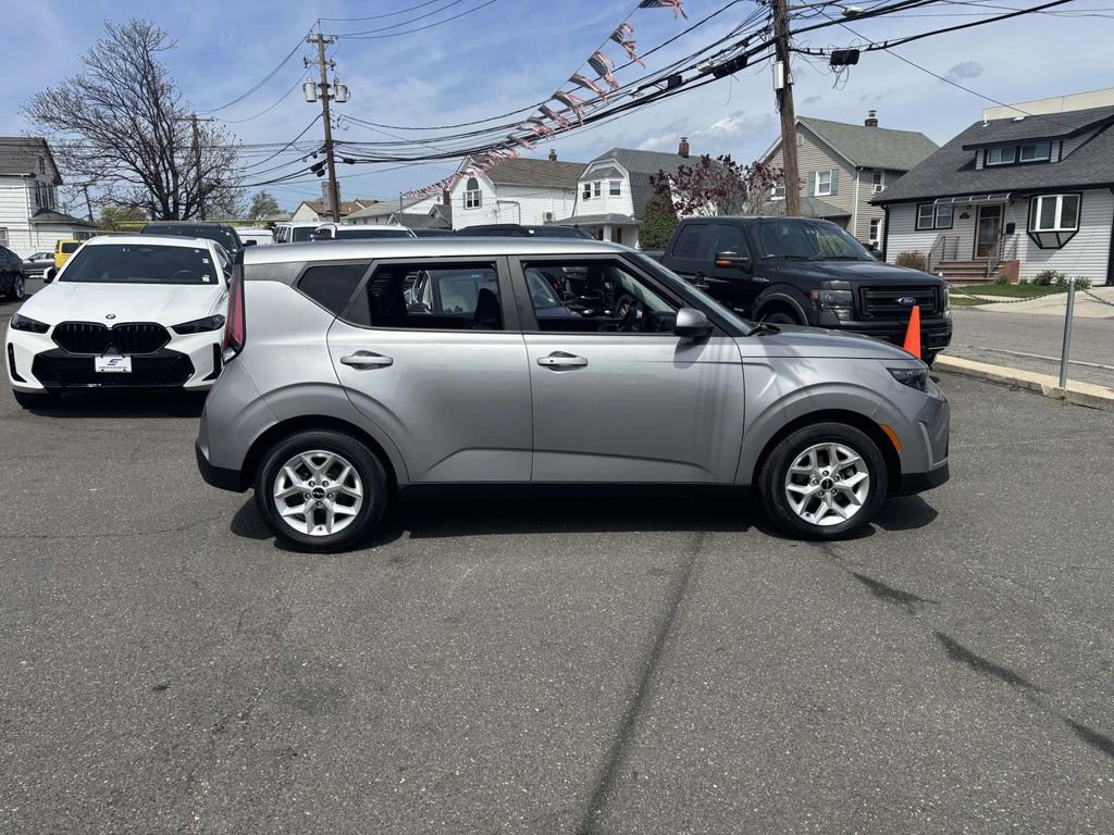 Used 2023 Kia Soul S FWD image 11