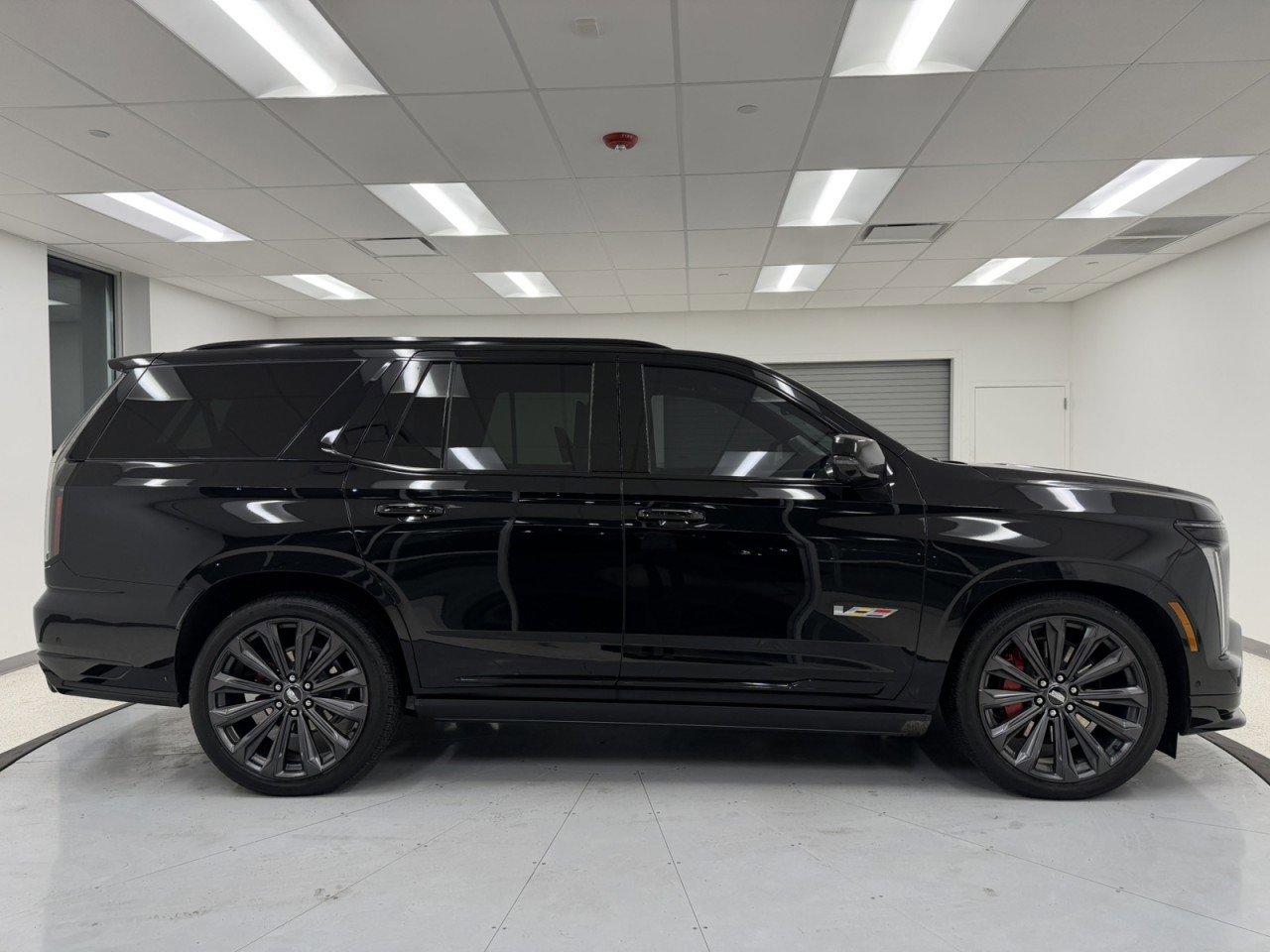 Used 2025 Cadillac Escalade V image 6