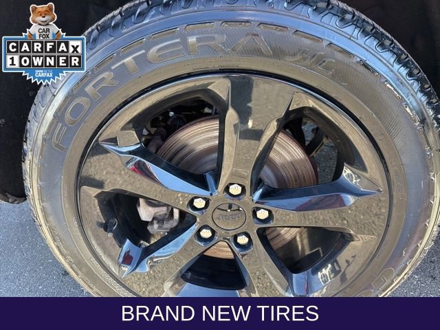 Used 2023 Jeep Grand Cherokee L Limited w/ Black Appearance Package image 9
