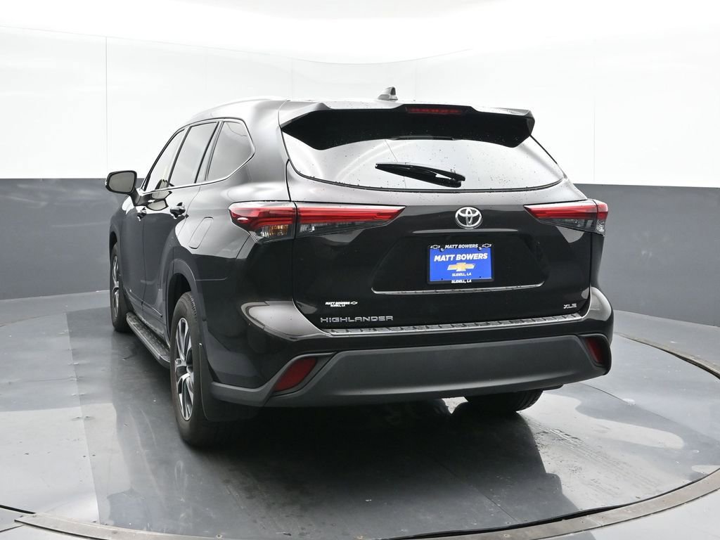 Used 2022 Toyota Highlander XLE image 4