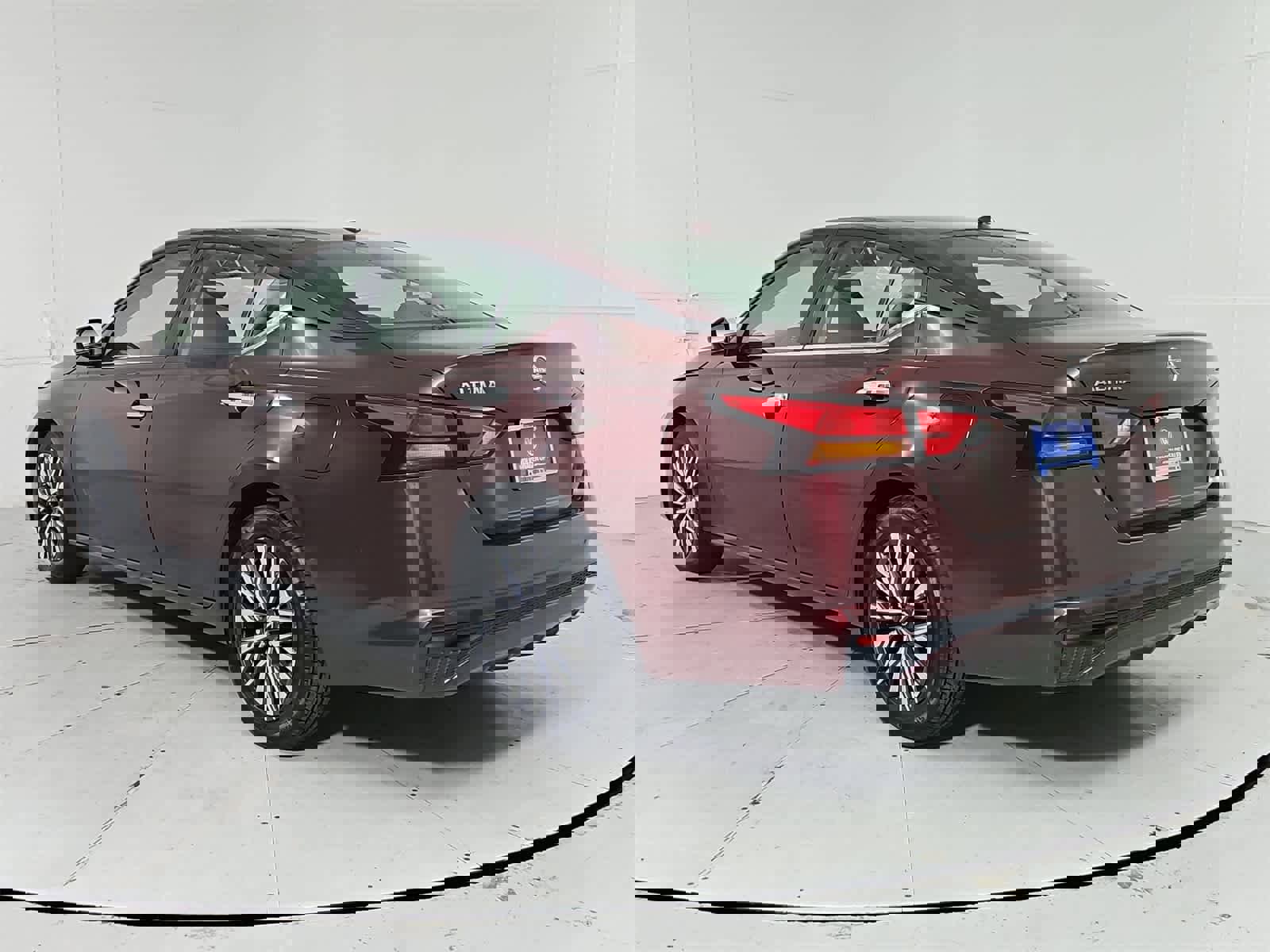 Used 2023 Nissan Altima 2.5 SV image 4