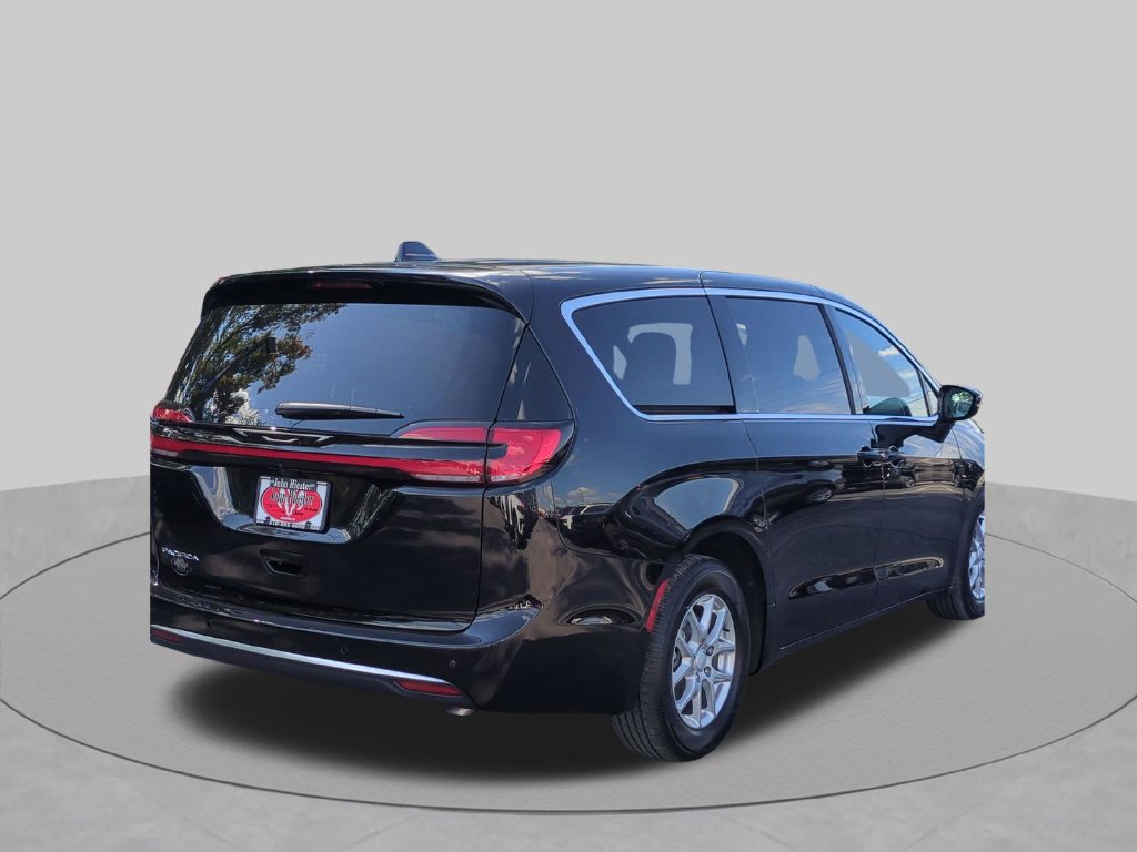 New 2027 Chrysler Pacifica Select FWD image 4