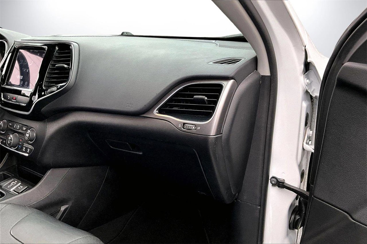 Used 2020 Jeep Cherokee Limited image 19