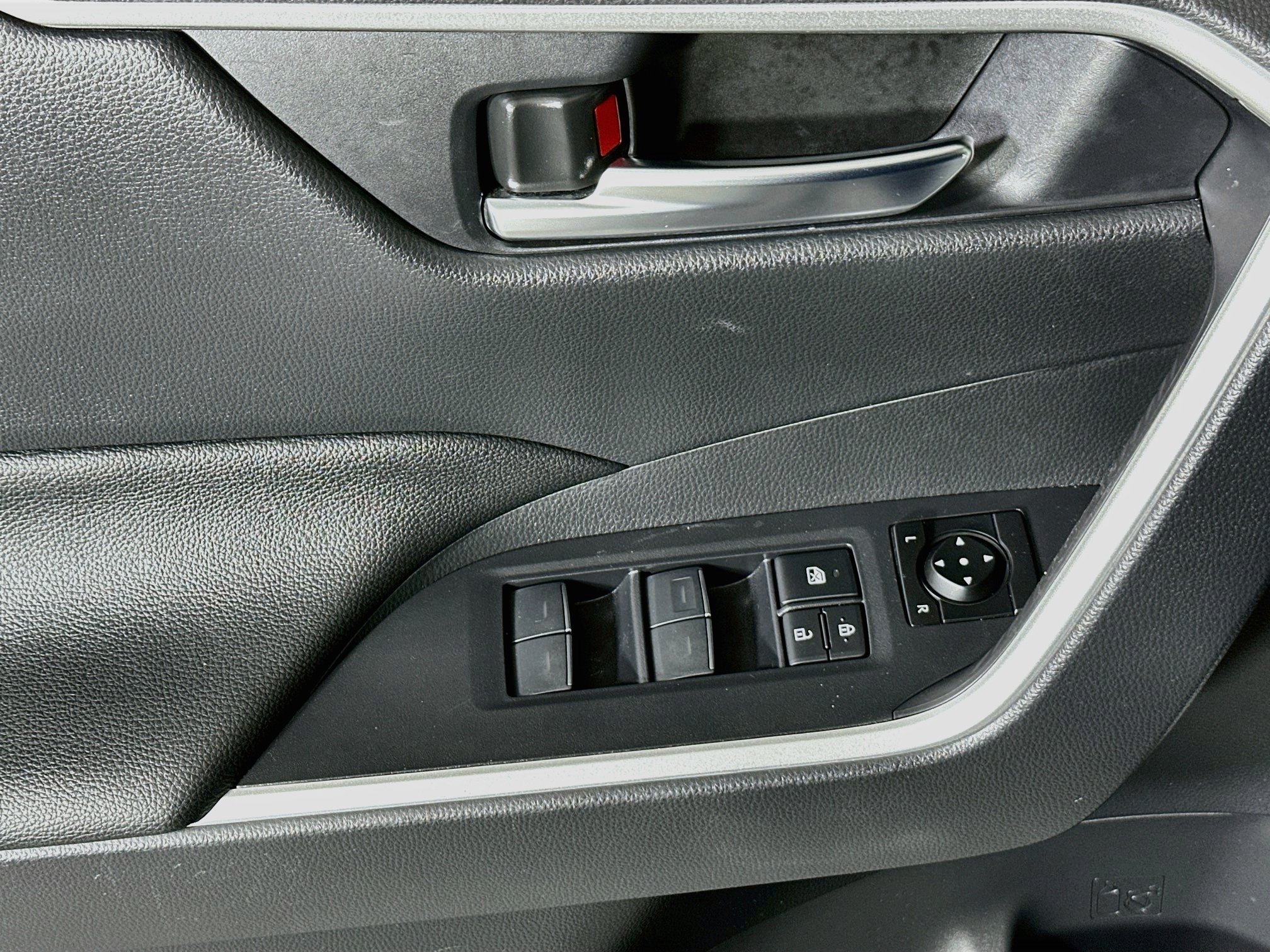 Used 2024 Toyota RAV4 SE AWD/4WD image 14