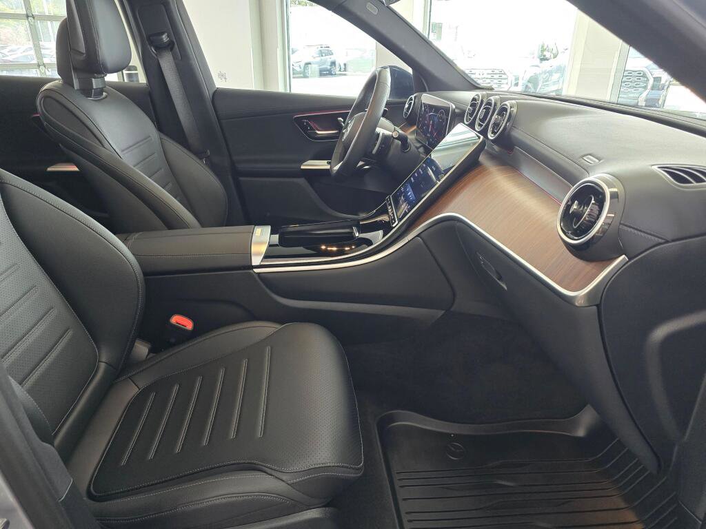 Used 2024 Mercedes-Benz GLC 300 4MATIC image 45