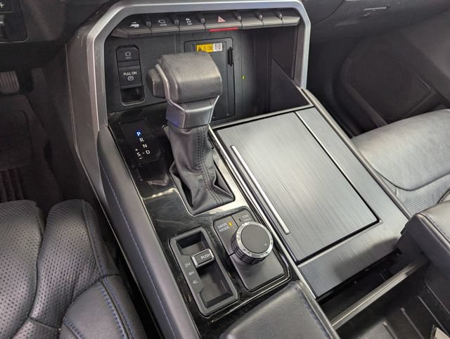 Used 2024 Toyota Sequoia Platinum AWD/4WD image 27