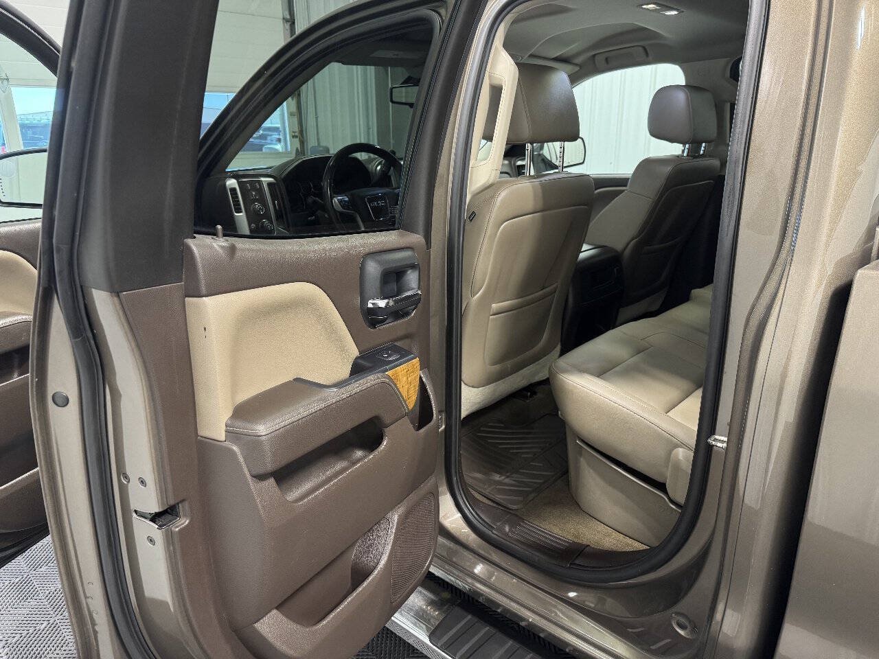Used 2015 GMC Sierra 1500 SLT w/ SLT Preferred Package AWD/4WD image 10