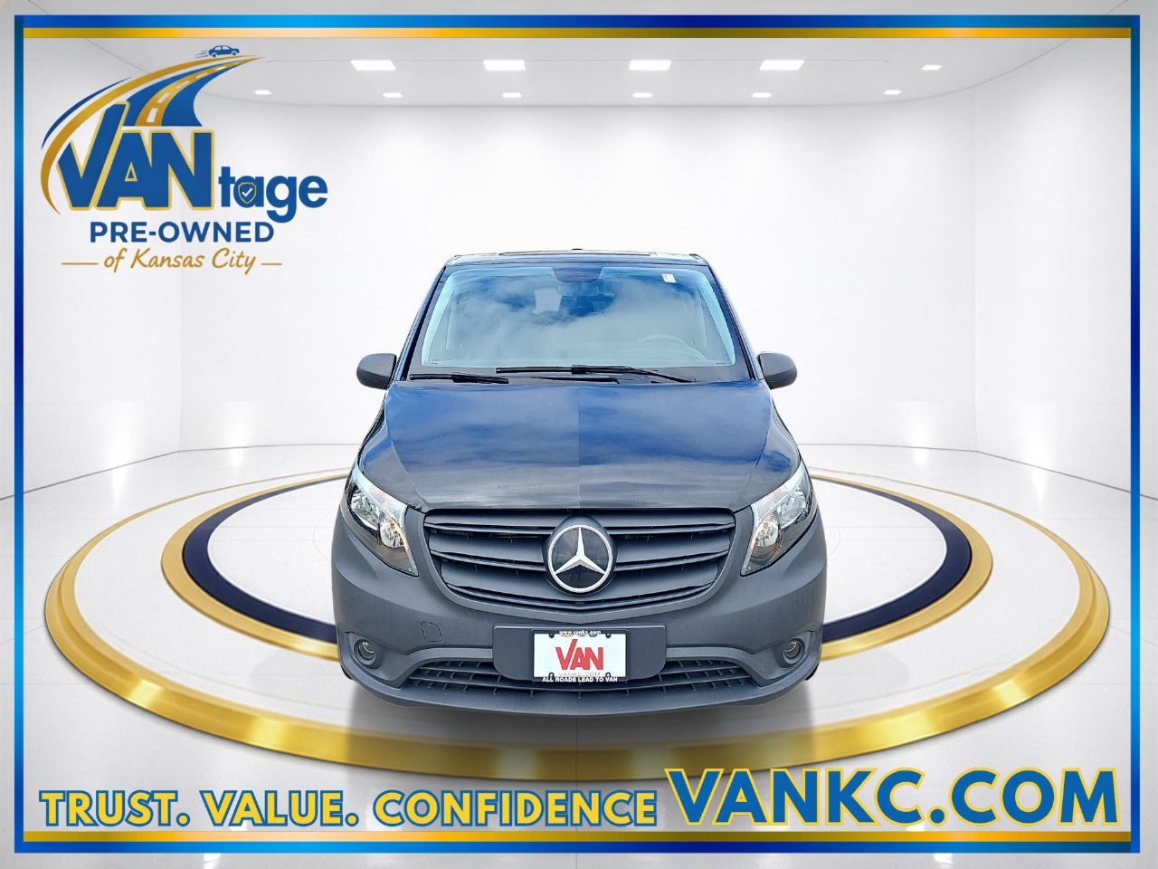 Used 2023 Mercedes-Benz Metris Passenger image 2