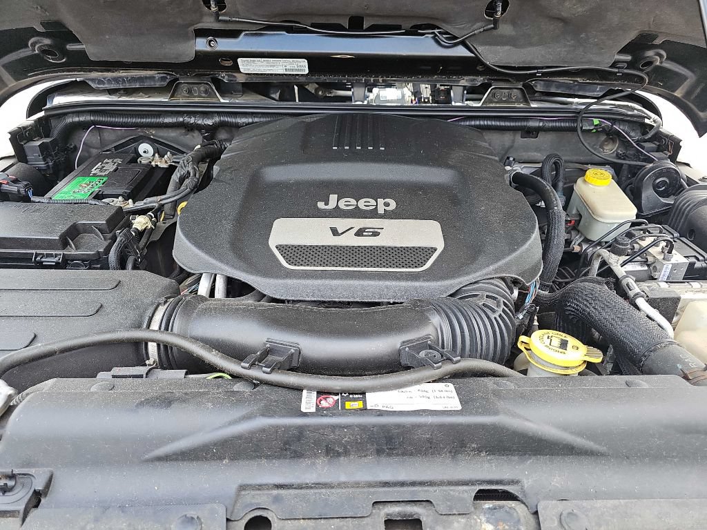 Used 2014 Jeep Wrangler Unlimited Rubicon w/ Connectivity Group AWD/4WD image 55
