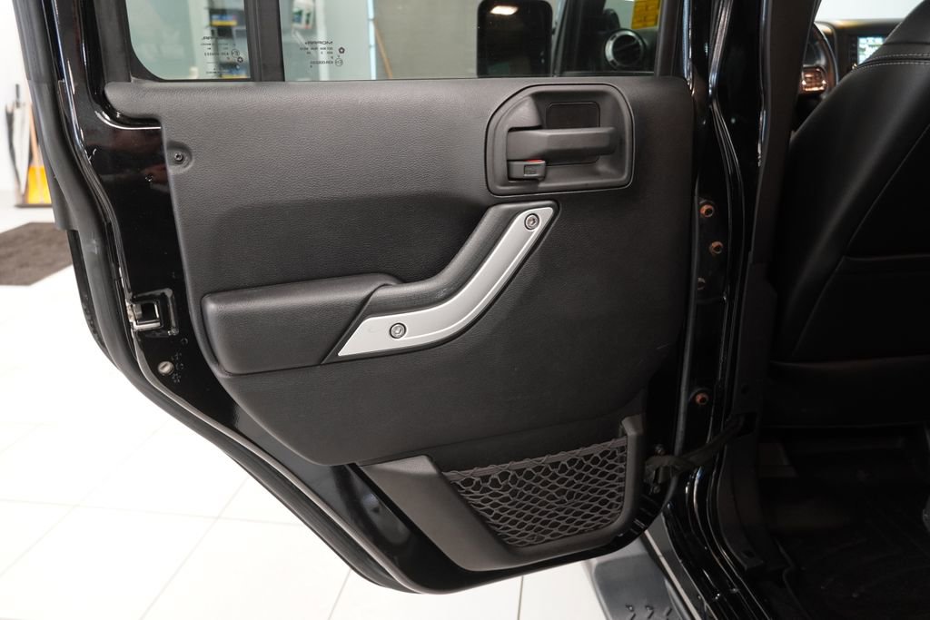 Used 2014 Jeep Wrangler Unlimited Sahara w/ Connectivity Group AWD/4WD image 25