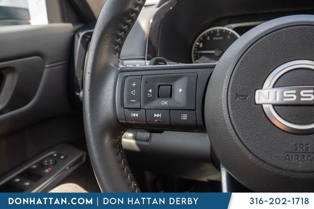 Used 2025 Nissan Pathfinder SV FWD image 12