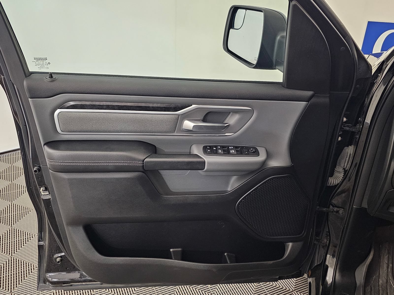 Used 2023 RAM 1500 Big Horn AWD/4WD image 2