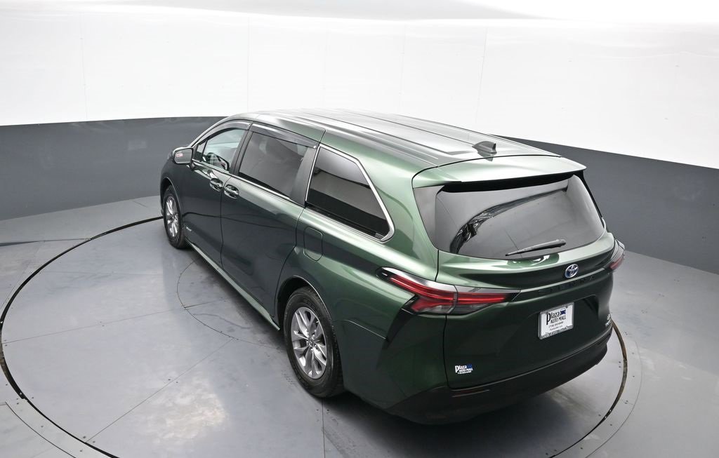 Certified 2021 Toyota Sienna LE image 40