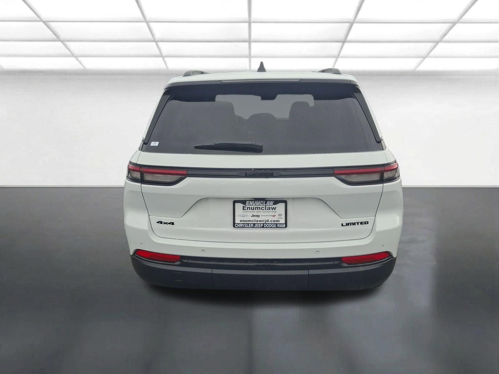 Used 2025 Jeep Grand Cherokee Limited w/ Black Appearance Package AWD/4WD image 4