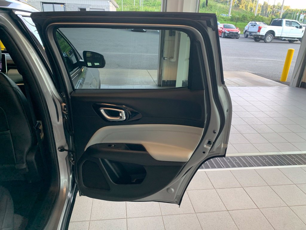 Used 2023 Jeep Compass Limited AWD/4WD image 19