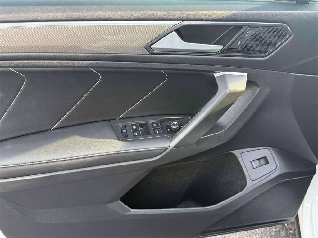 Certified 2024 Volkswagen Tiguan SE R-Line image 13