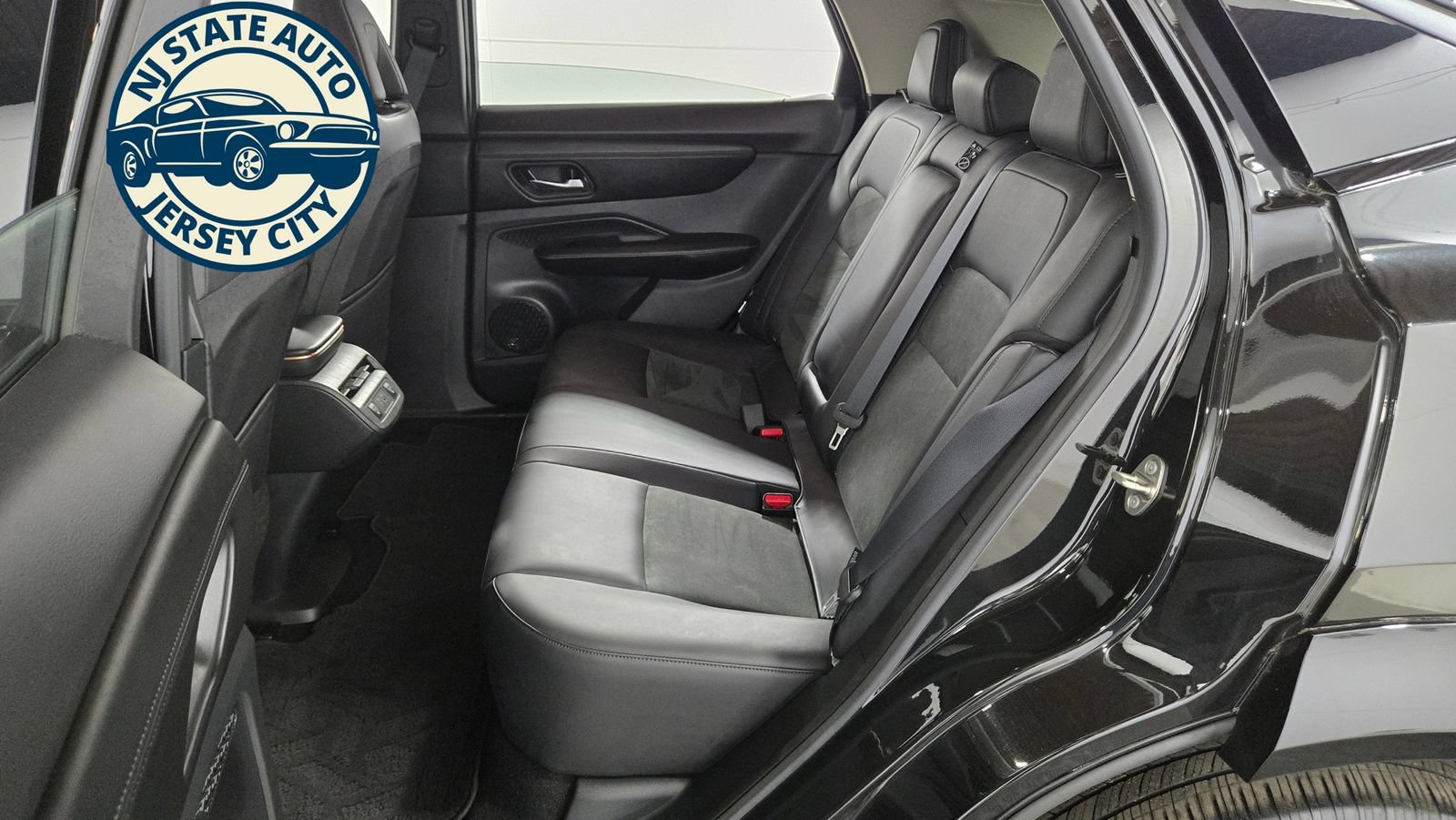 Used 2023 Nissan Ariya AWD image 26
