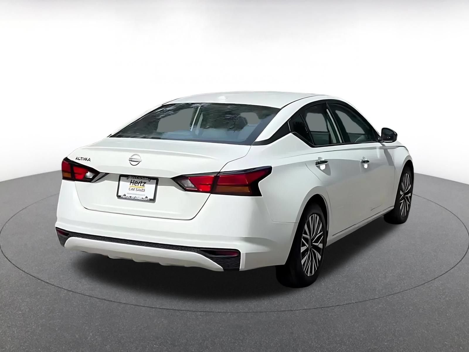 Used 2025 Nissan Altima 2.5 SV FWD image 11
