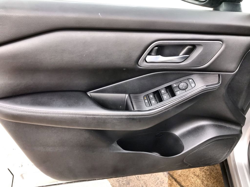 Used 2024 Nissan Rogue SV AWD/4WD image 13