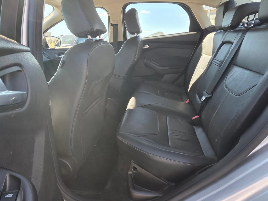 Used 2015 Ford Focus SE w/ Equipment Group 201A FWD image 16