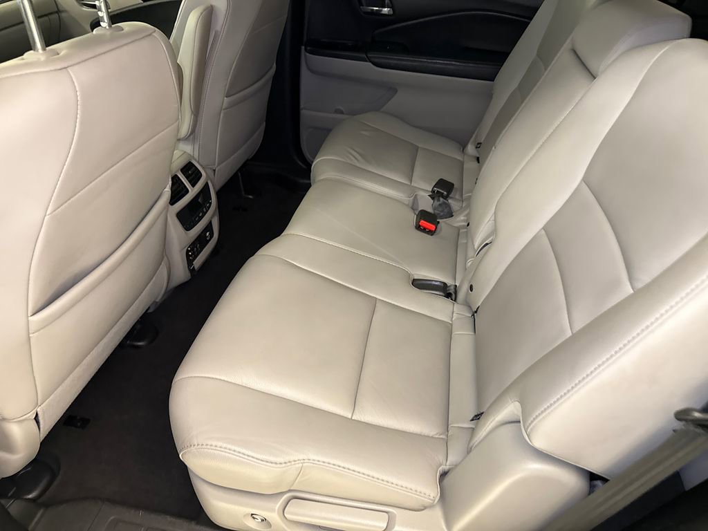 Used 2018 Honda Pilot Touring image 19