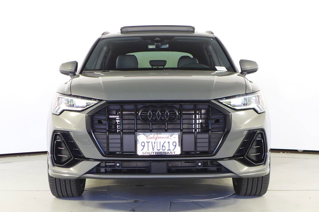 Used 2025 Audi Q3 2.0T Premium w/ Black Optic Sport Package image 3