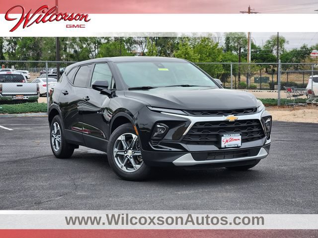 Used 2025 Chevrolet Blazer LT FWD image 1