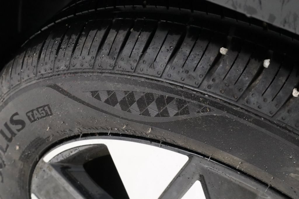 Certified 2025 Hyundai Kona SEL FWD image 20