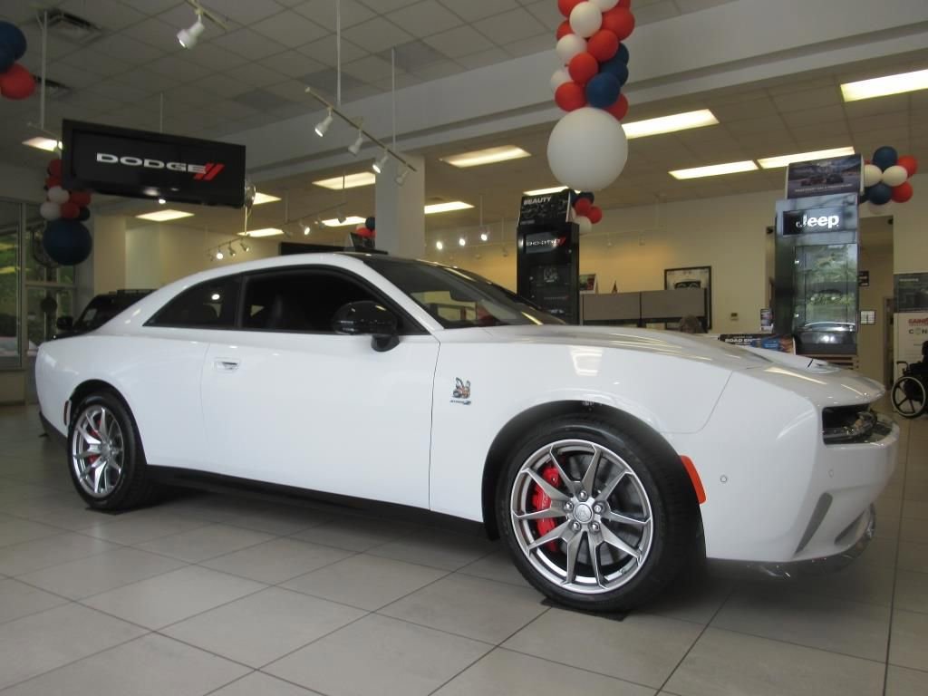 Used 2024 Dodge Charger R/T Scat Pack w/ Plus Group image 2