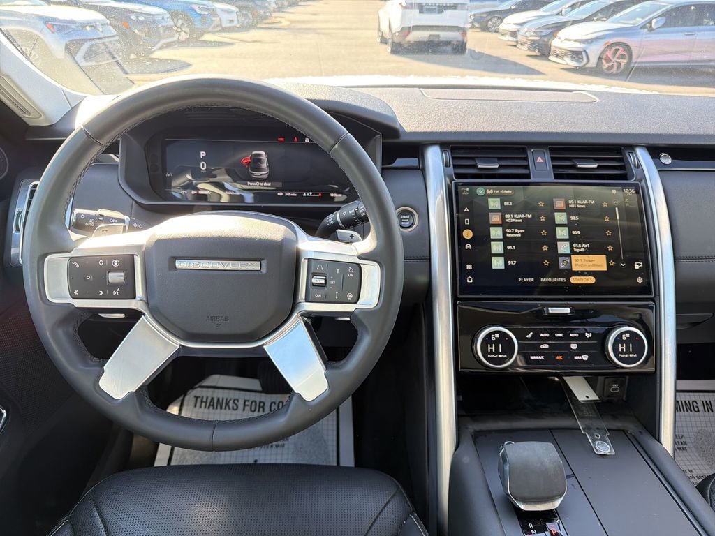 Used 2024 Land Rover Discovery S image 4