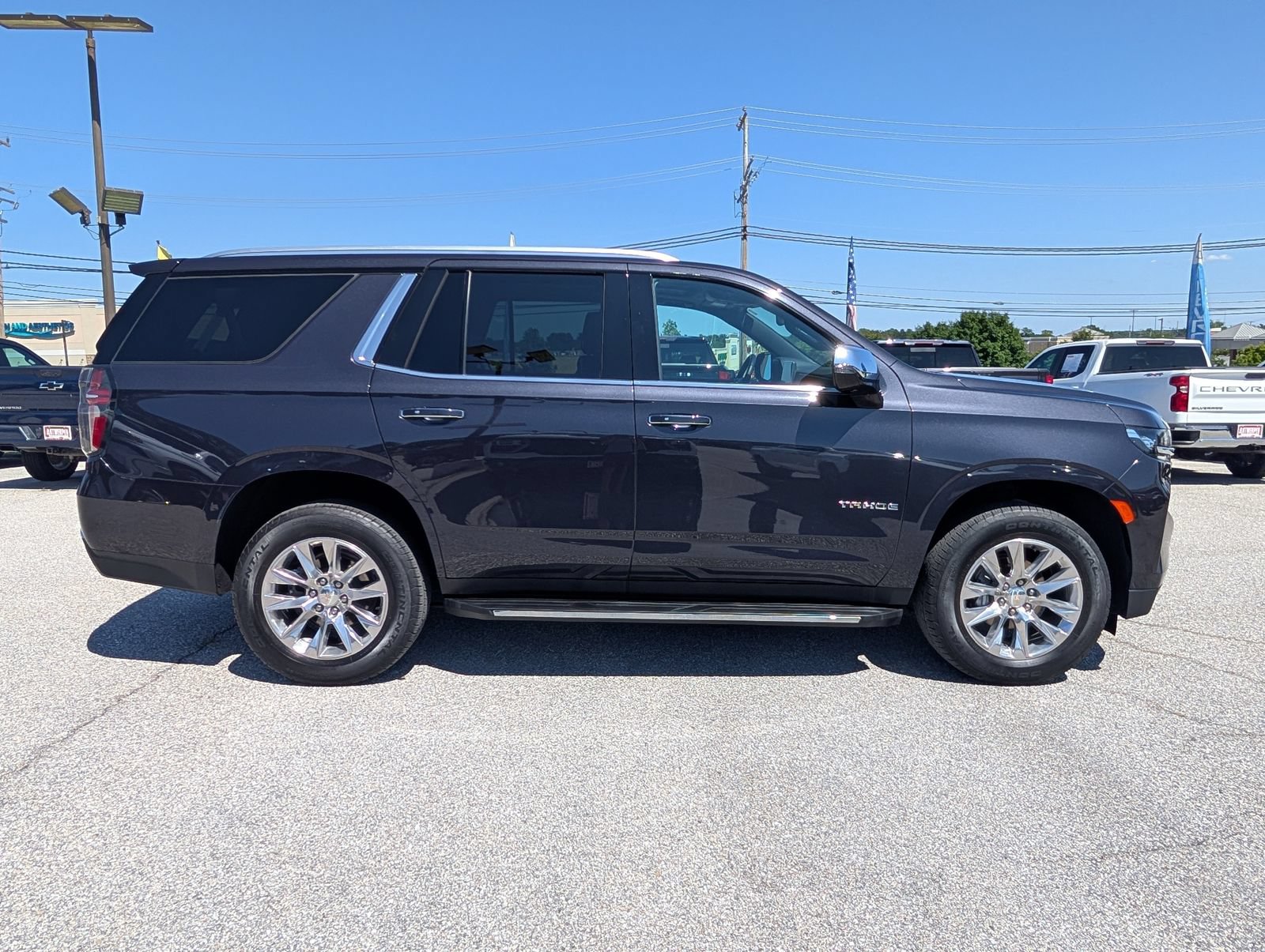 Used 2022 Chevrolet Tahoe Premier AWD/4WD image 2