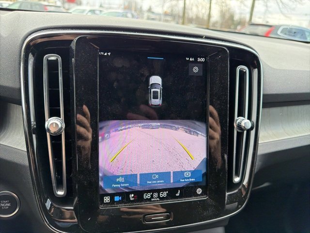 Used 2023 Volvo XC40 B5 Core w/ Convenience Package image 11