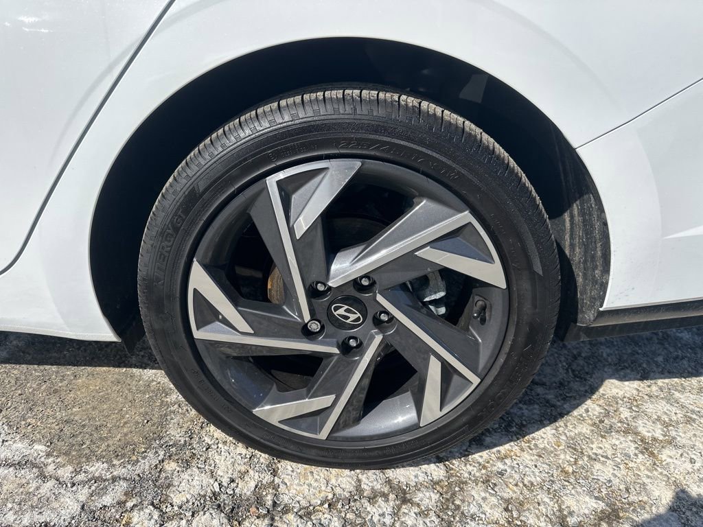 Certified 2025 Hyundai Elantra SEL image 26