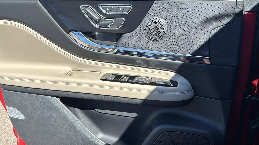 New 2025 Lincoln Corsair Grand Touring w/ Equipment Group 301A AWD/4WD image 6