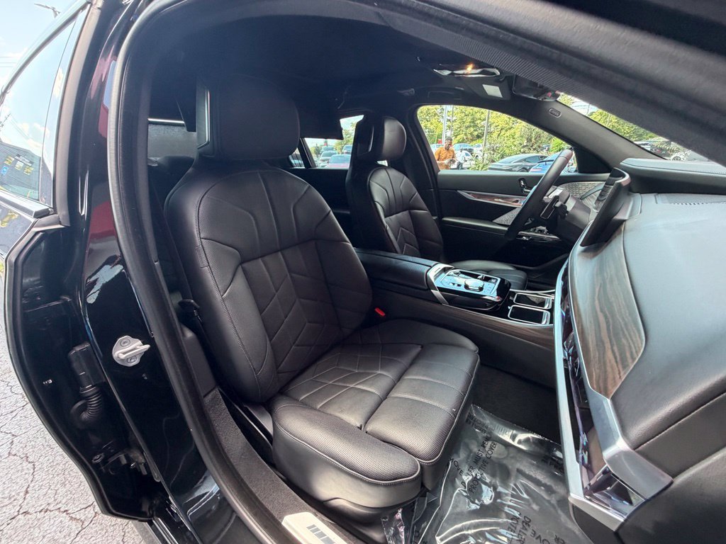 Used 2023 BMW 760i xDrive w/ Luxury Rear Seating Package AWD/4WD image 42