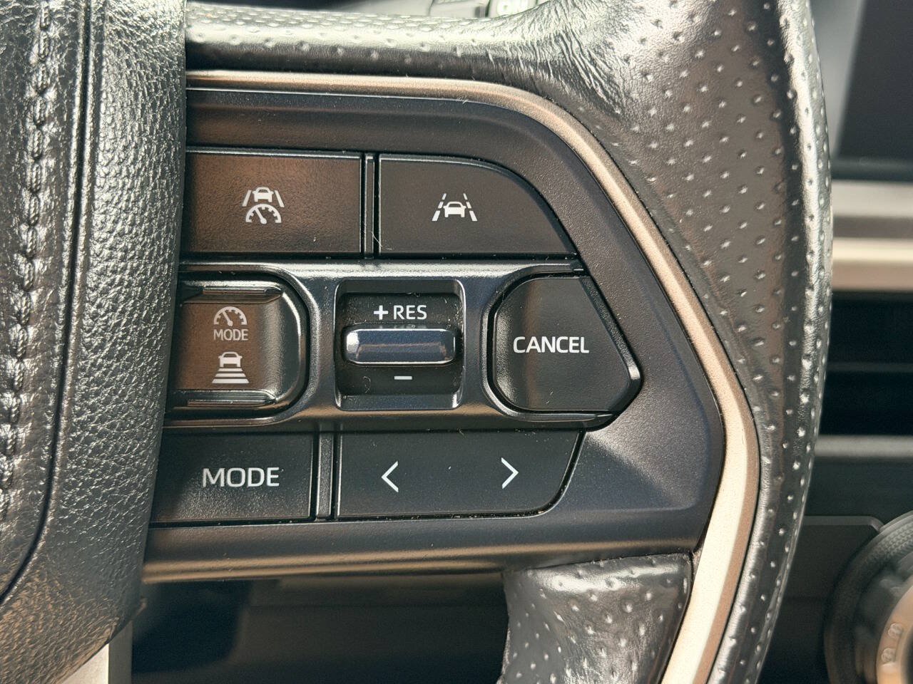 Used 2025 Toyota 4Runner SR5 AWD/4WD image 37