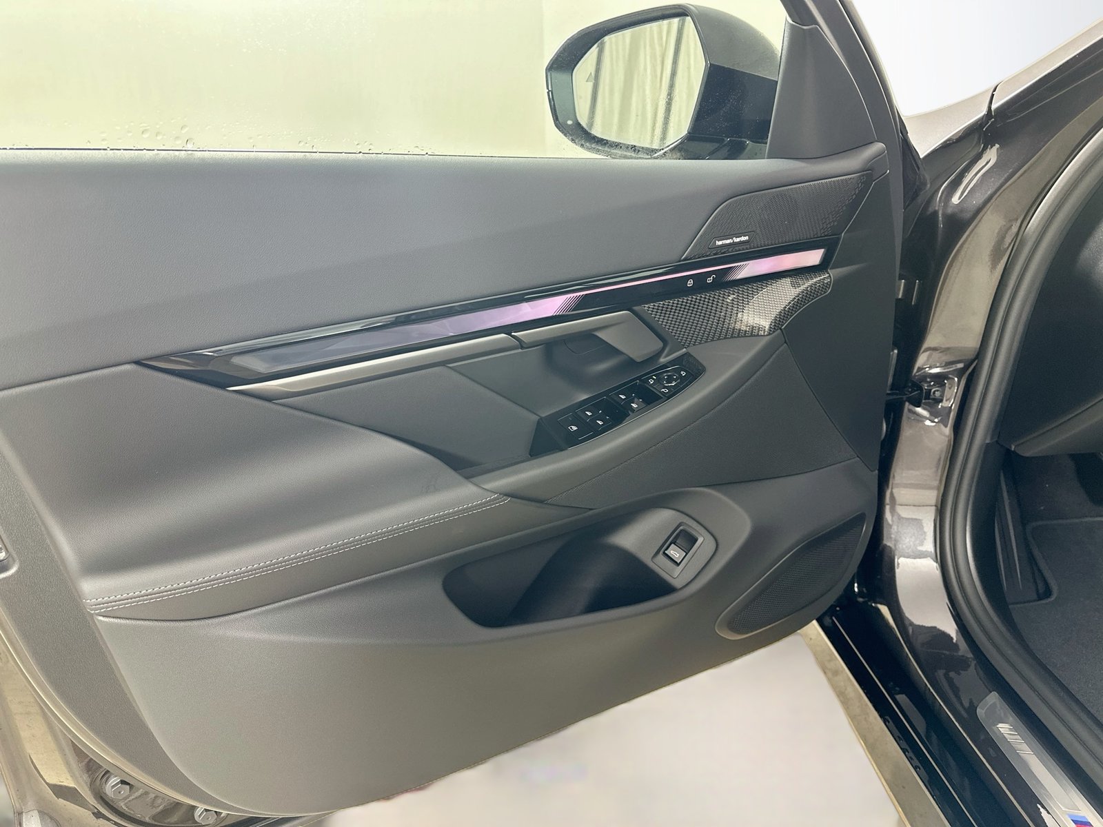 New 2027 BMW 550e xDrive AWD/4WD image 16