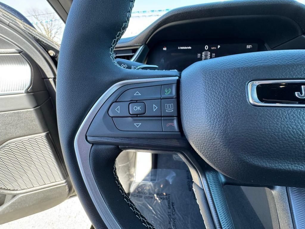 New 2025 Jeep Grand Cherokee Altitude AWD/4WD image 22