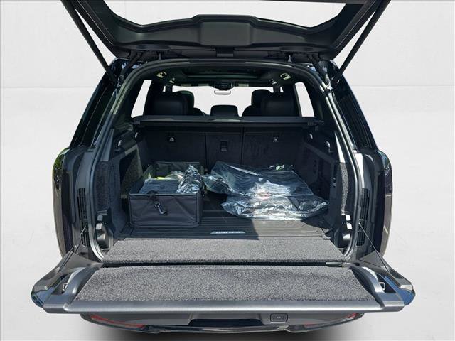 New 2025 Land Rover Range Rover SE image 13