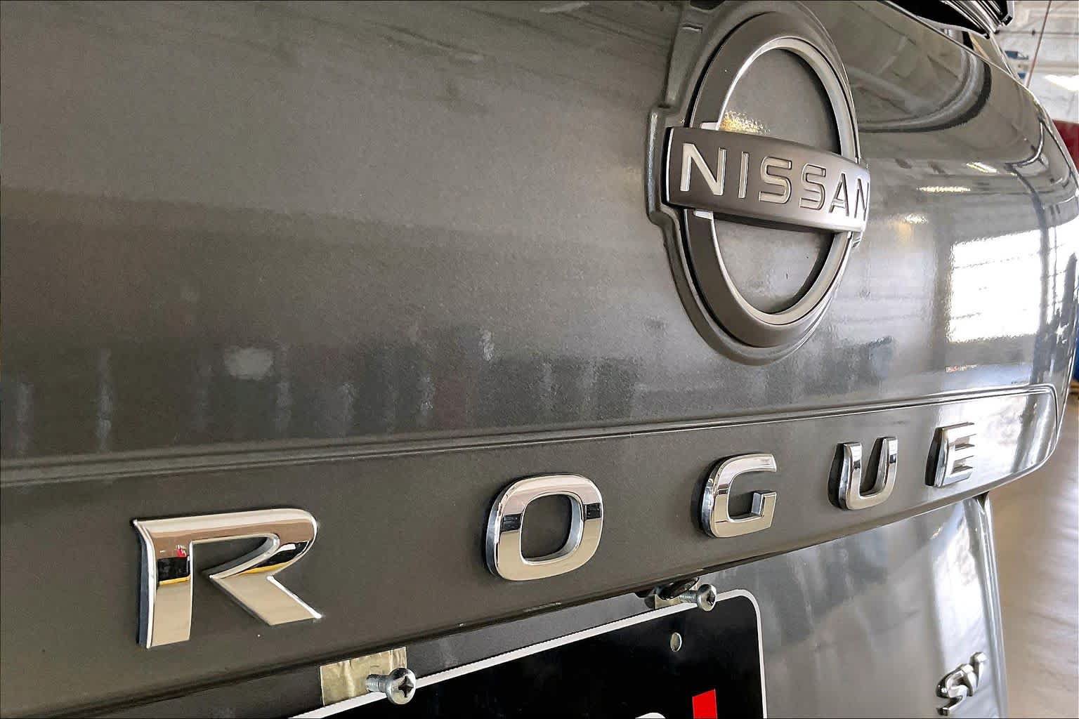 Used 2023 Nissan Rogue SV w/ SV Premium Package FWD image 9