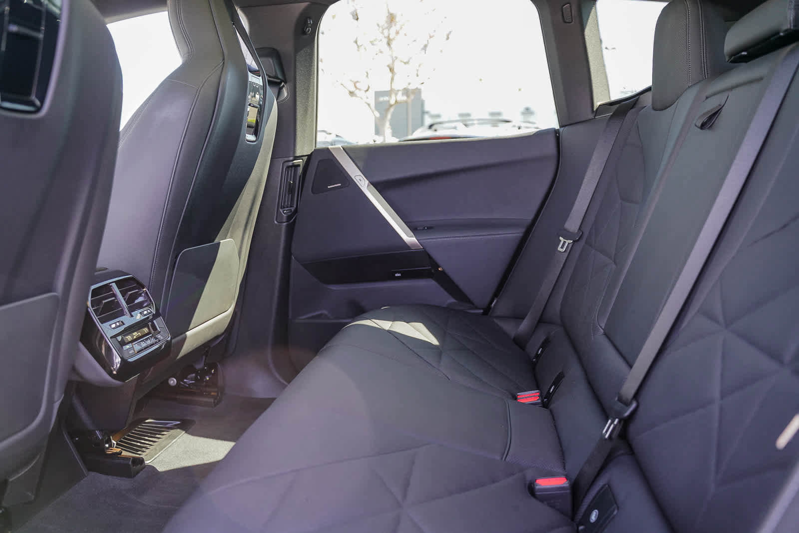 Used 2023 BMW iX xDrive50 w/ Sport Package image 18