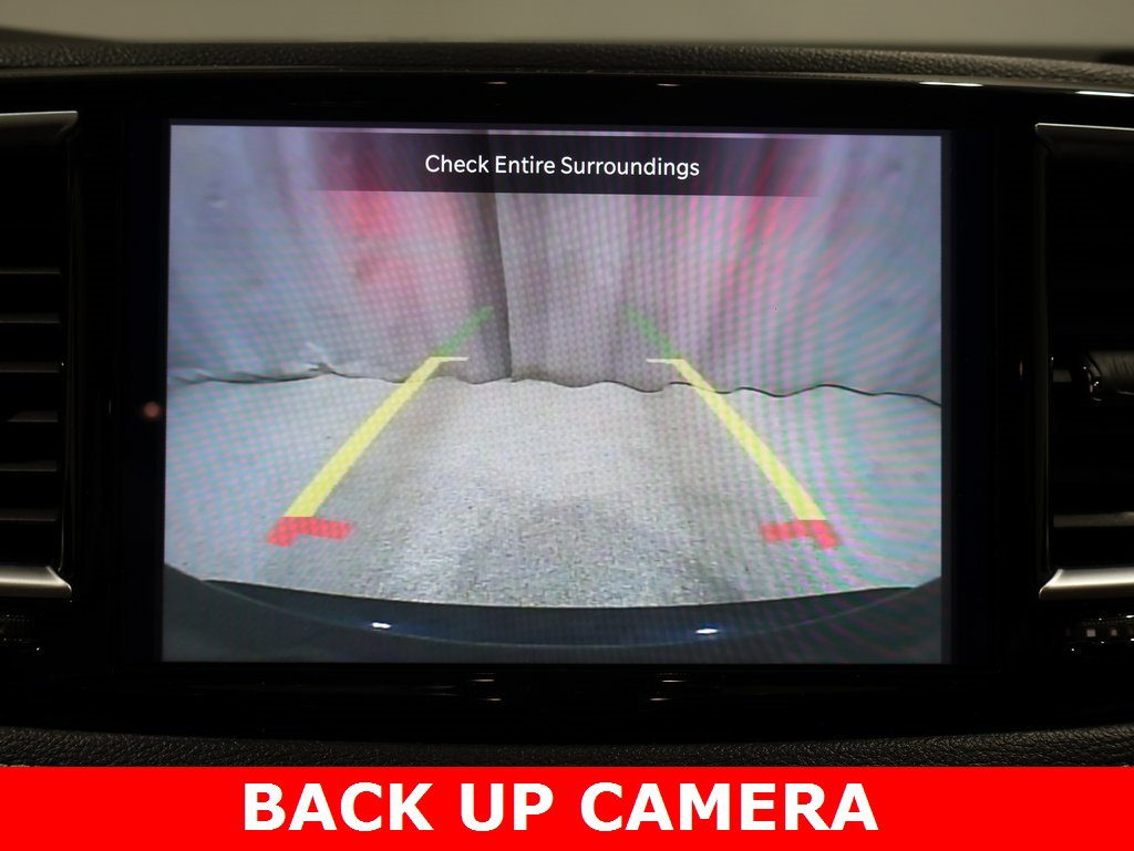 Used 2024 Chrysler Pacifica Limited w/ Uconnect Theater Family Group image 26