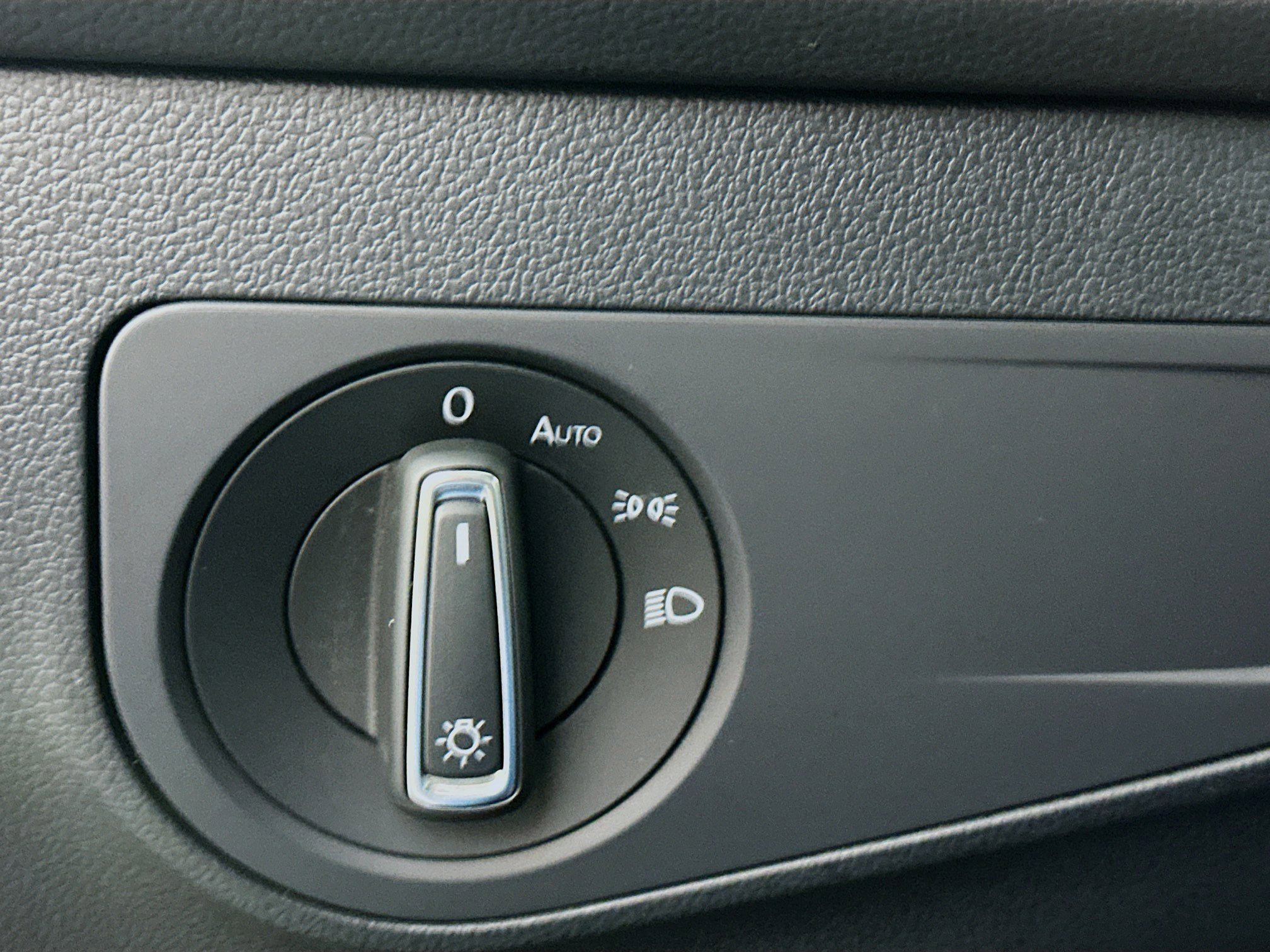 Used 2024 Volkswagen Tiguan SE image 16